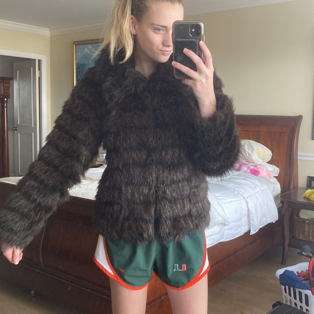 Dark brown short faux fur coat excellent condition size XS but fits small easily